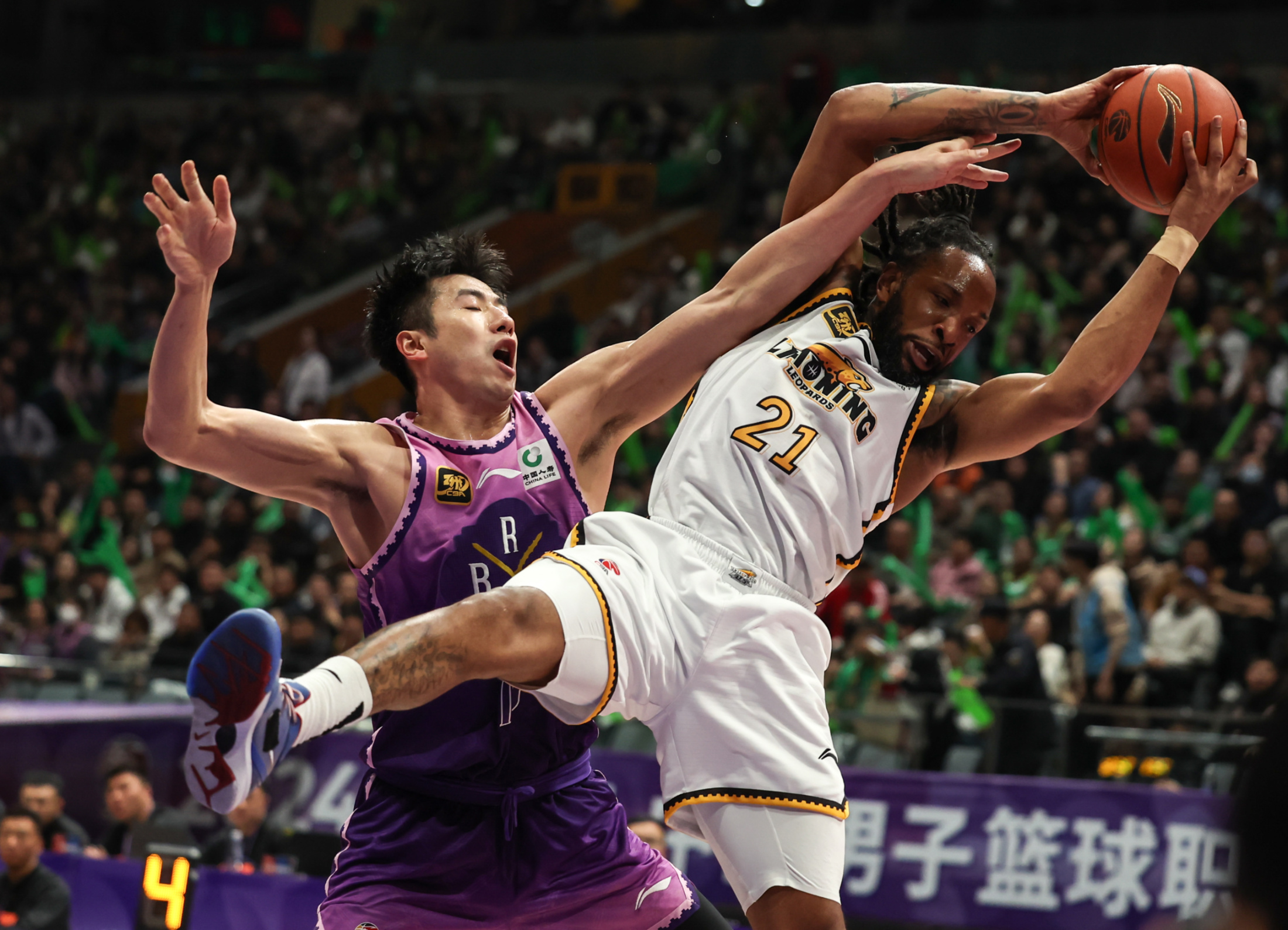 九游体育app下载-关于关键时刻广厦男篮扳平良机：NBA季后赛节点到来，悬念犹存，阵容厚度经受考验的信息